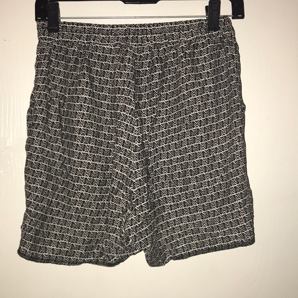 Pattern shorts - Picture 2 of 2